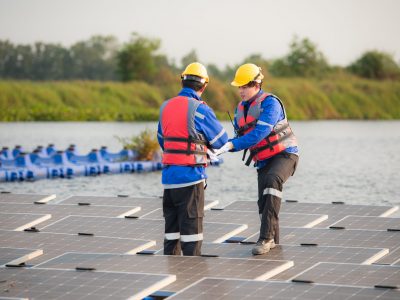 Photovoltaic engineers work on floating photovoltaics. Inspect and repair the solar panel equipment floating on the water.